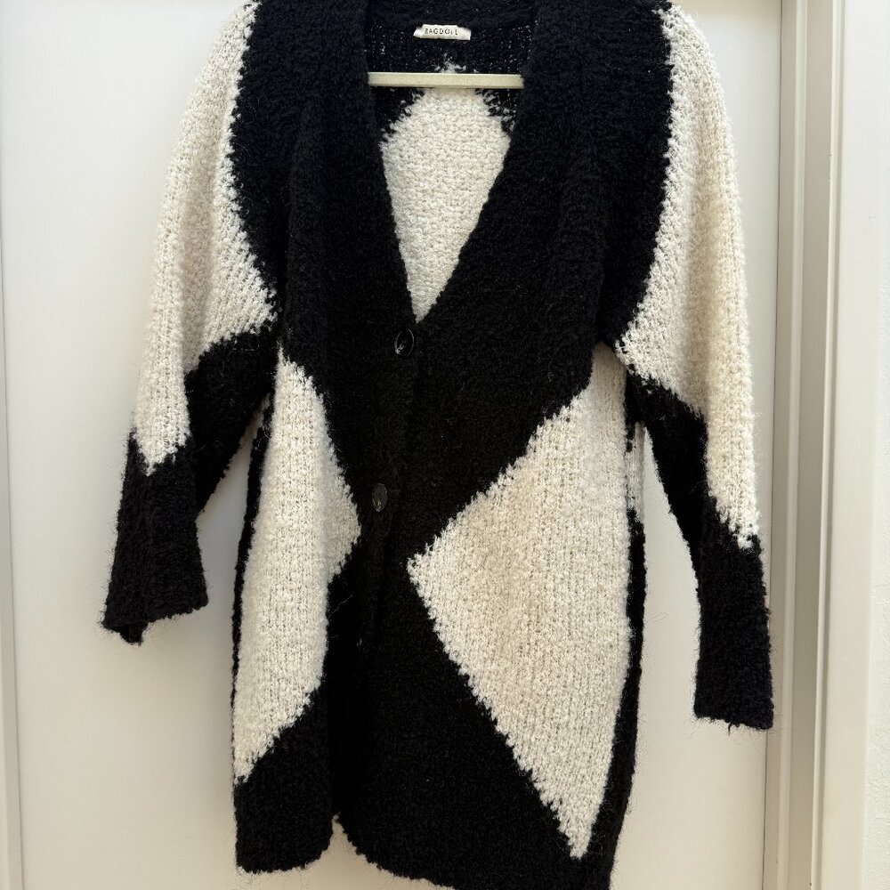 Ragdoll Long Black and White Graphic Sweater Size S